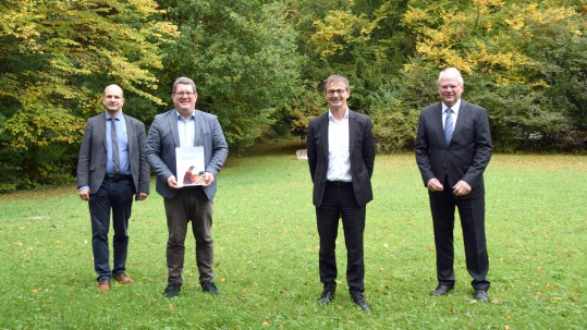 Präsentierten den Leitfaden "Landwirtschaft 4.0.":  Dr. Hermann Buitkamp (VDMA), Dr. Bernd Scherer (VDMA), Stefan Köhler (BBV), Anton Huber (BBV) v. r.