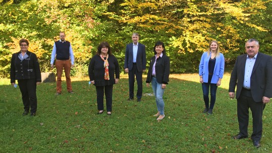 Gruppenbild im Garten des Haus der bayerischen Landwirtschaft