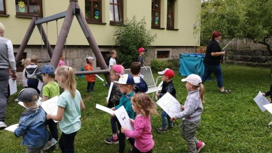 2021-08-03-Kindertag-Bäuerinnen-zu-Besuch-in-Kindergärten