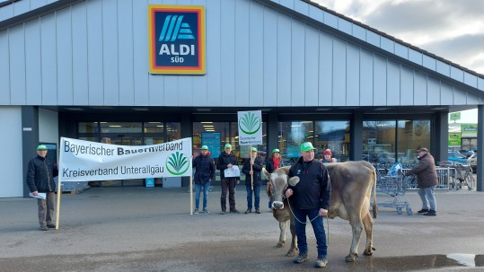 Bauernprotest in Erkheim Bauernprotest vor Aldi