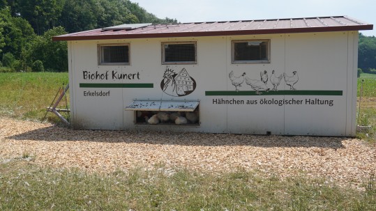 2022-06-20_Mobiler Hühner Maststall_Betrieb Kunert