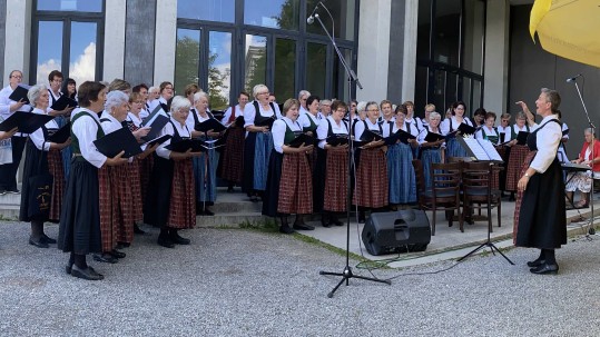 Die Chöre aus Dillingen und Augsburg bei ihrem Auftritt