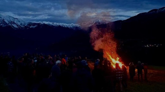 Mahnfeuer gegen die ungehinderte Ausbreitung von Wölfen im Alpenraum