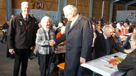 Staatsminister mit Ehrenkreisbäuerin