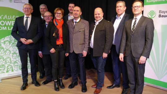 Gruppenbild Ehrengäste mit Aiwanger Hubert