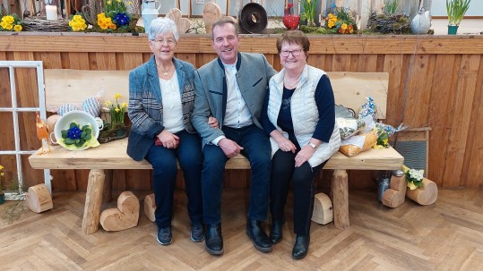 Landfrauentag Bad Kissingen 2023_12 Luise Mahlmeister und Magdalena Dünisch mit Eddi
