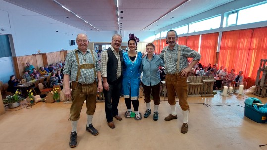 Landfrauentag Bad Kissingen 2023_8 Rhöner Stubenmusikanten mit Ines Procter