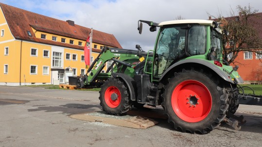 Geschicklichkeit beim Schlepperfahren Schlepperparcours