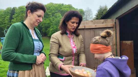 Landesbäuerin Christine Singer mit Landwirtschaftsministerin Michaela Kaniber.