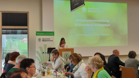 Frühjahrstagung der Ortsbäuerinnen Frühjahrstagung der Ortsbäuerinnen