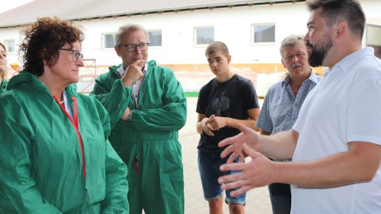 Sebastian Dickow im Gespräch mit MdL Dr. Petra Loibl Sebastian Dickow im Gespräch mit MdL Dr. Petra Loibl