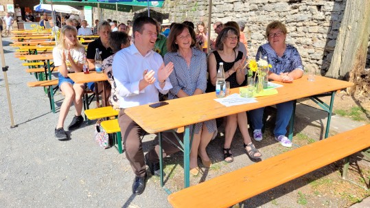 Vorstandschaftsdamen mit Staatsekretär Kirchner 75 Jahre Landfrauen-Jubiläum auf der Trimburg
