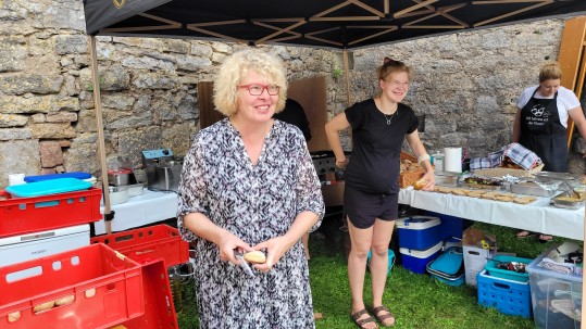 Hier gibts Burger vom Weiderind und Falafel 75 Jahre Landfrauen-Jubiläum auf der Trimburg