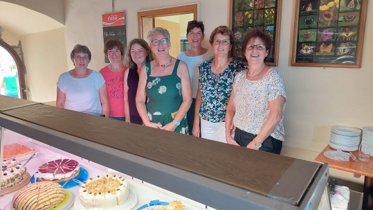 Die fleißigen Helferinnen in der Kaffeebar 75 Jahre Landfrauen-Jubiläum auf der Trimburg