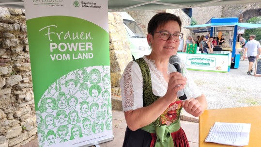 Bezirksbäuerin Maria Hoßmann (Eußenheim) 75 Jahre Landfrauen-Jubiläum auf der Trimburg