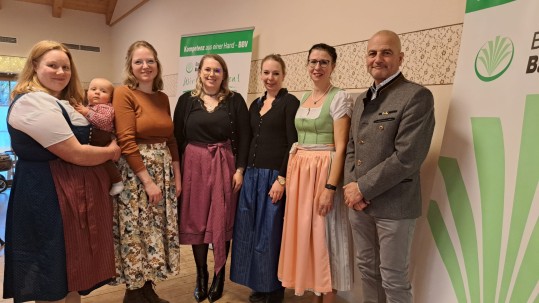 Ehrung der neuen Meisterinnen Ehrung der neuen Meisterinnen