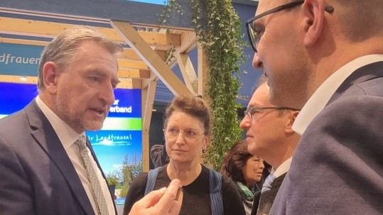 Grüne Woche. Gespräch mit CSU-Landesgruppenschef Dobrindt Grüne Woche. Gespräch mit CSU-Landesgruppenschef Dobrindt