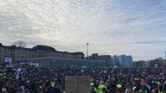 Demonstranten Volksfestplatz Bayreuth