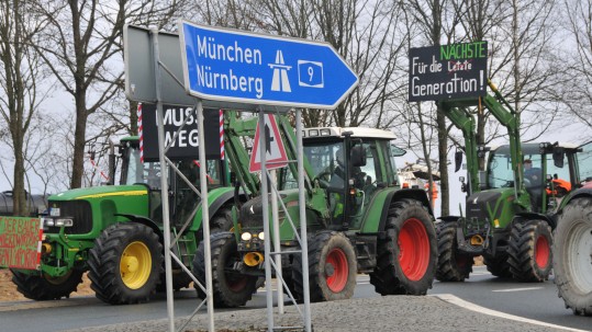 Auffahrt zur A9 blockiert Kein Durchkommen zur A9