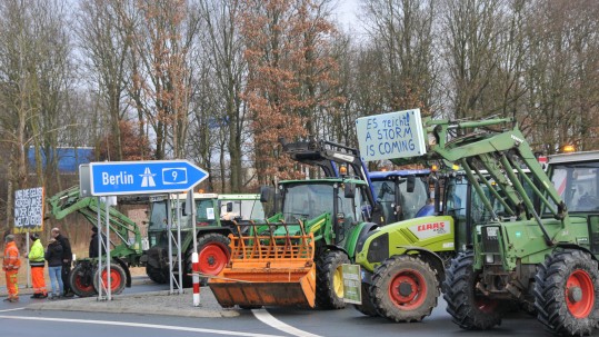 Demo vor Autobahnauffahrt in Kulmbach Auffahrt zur A9