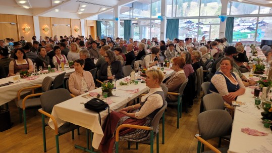 Blick in den Saal Waxenstein Landfrauentag in Grainau