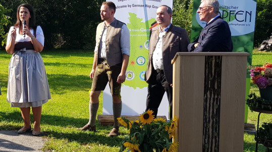 Hopfenrundfahrt Begrüßung