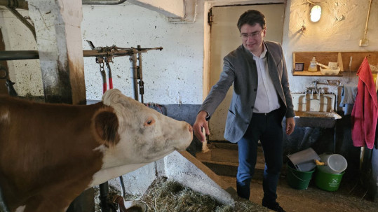 SPD-Landtagsabgeordneter auf Hof von Kreisobmann