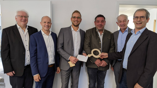 Symbolische Schlüsselübergabe Schlüsselübergabe an die Treukontax GmbH und den BBV