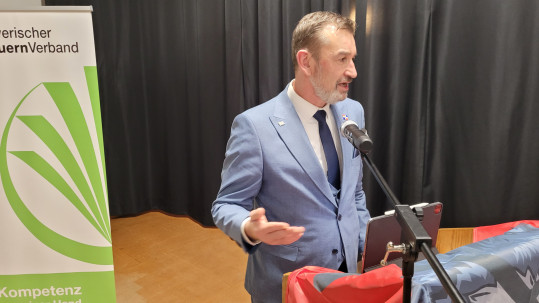 Eddie van Marum Der niederländische Staatssekretär Eddie van Marum auf dem Podium