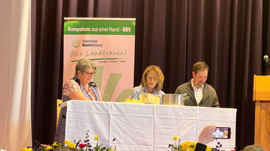 Landfrauentag Haßberge 2025 - Sketch "Sonntagsessen vor 50 Jahren"