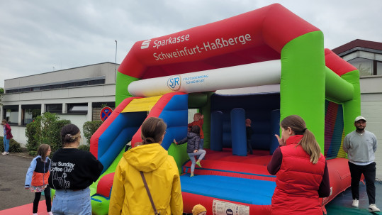 Bauerntag in Untertheres Hüpfburg