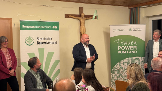 Grusswort Geissler in Unterrodach Jonas Geissler beim Kreiserntedankfest in Unterrodach
