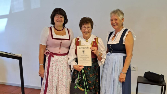 Ehrung Gründungsmitglied Elisabeth Gasteiger