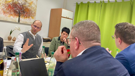 Ely Eibisch beim Treffen mit MdEP Doleschal