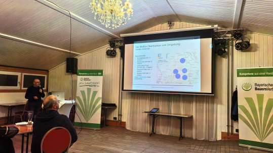 Johannes Völkl vom AELF Bayreuth-Münchberg während seines Vortrages