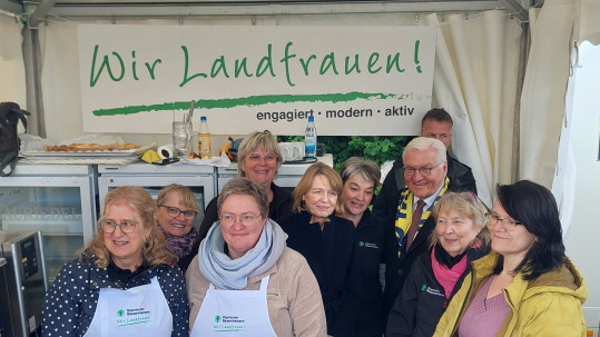 Landfrauen mit Bundespräsident