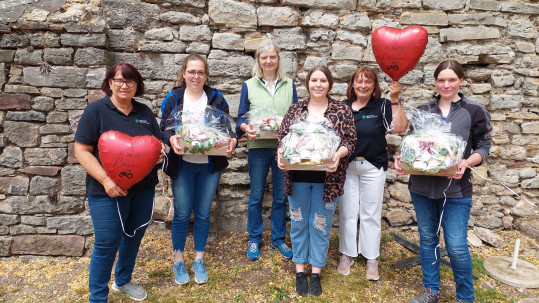 Gesprächsrunde mit den vier Landwirtinnen v.l. Helene Greubel (stv. Kreisbäuerin), Johanna Herterich(Technikerin aus Nüdlingen), Karin Keller (Winzerin aus Ramsthal), Steffi Ascherl (Meisterin aus Nüdlingen), Edeltraud Häusler (Kreisbäuerin) Bianca Hochrein(Meisterin aus Poppenlauer)