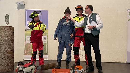 2026-07-07 Erw.Bez.versammlung Modenschau Forstarbeiten
