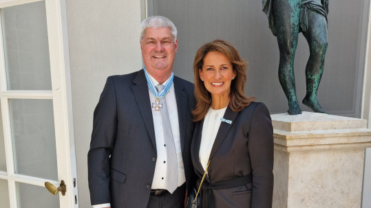 Hermann Greif mit der bayerischen Landwirtschaftsministerin Michaela Kanibar