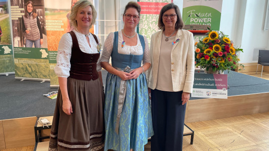  Landfrauen präsentieren ihre Arbeit im Bayerischen Landtag 