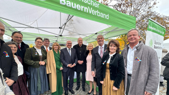 Erntekroneübergabe an Bundespäsident