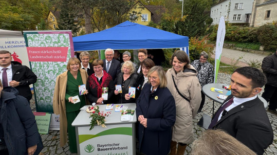 Erntekroneübergabe an Bundespäsident