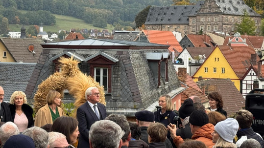 Erntekroneübergabe an Bundespäsident